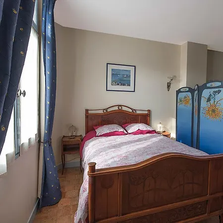With A Beautiful View Of Farmlands In Sur Mer Villa *