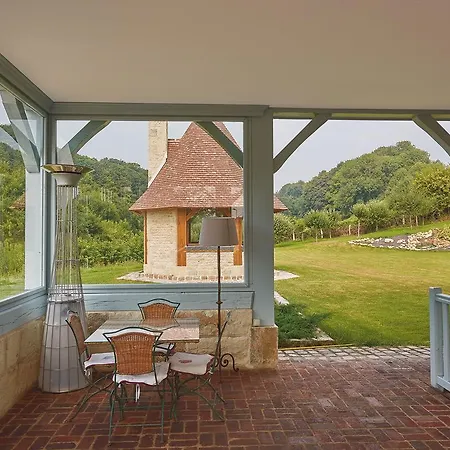 Villa With A Beautiful View Of Farmlands In Sur Mer *